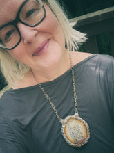 Load image into Gallery viewer, Rise Radiant Necklace / Agate