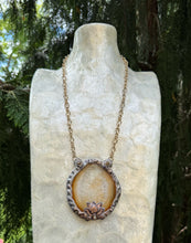 Load image into Gallery viewer, Rise Radiant Necklace / Agate