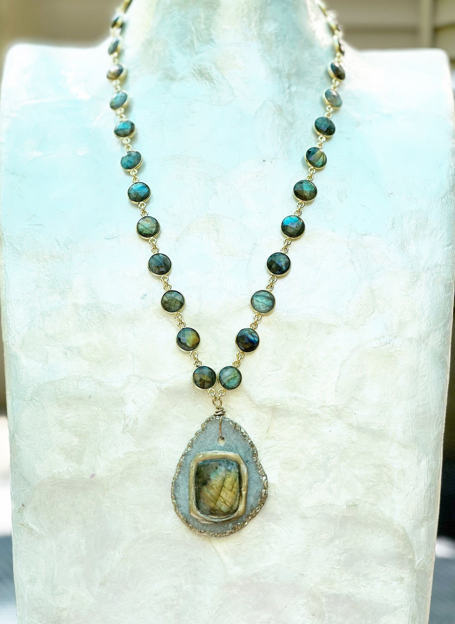 The Ray of Light Necklace / Labradorite