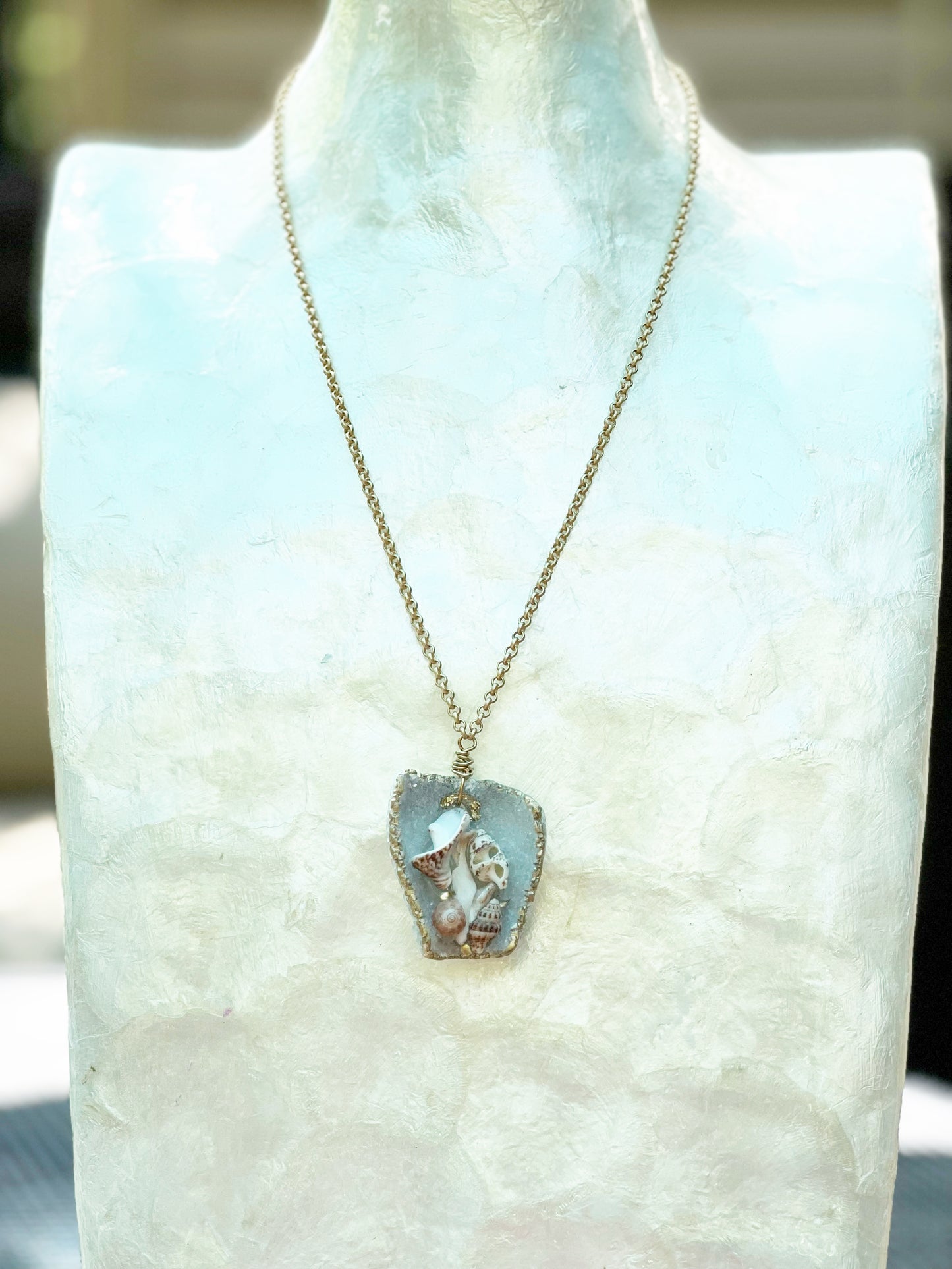 Coral Cove Necklace / Shell / Crystal