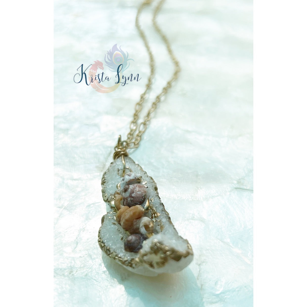 Coastal Beach Vibes Necklace / Shell / Crystal
