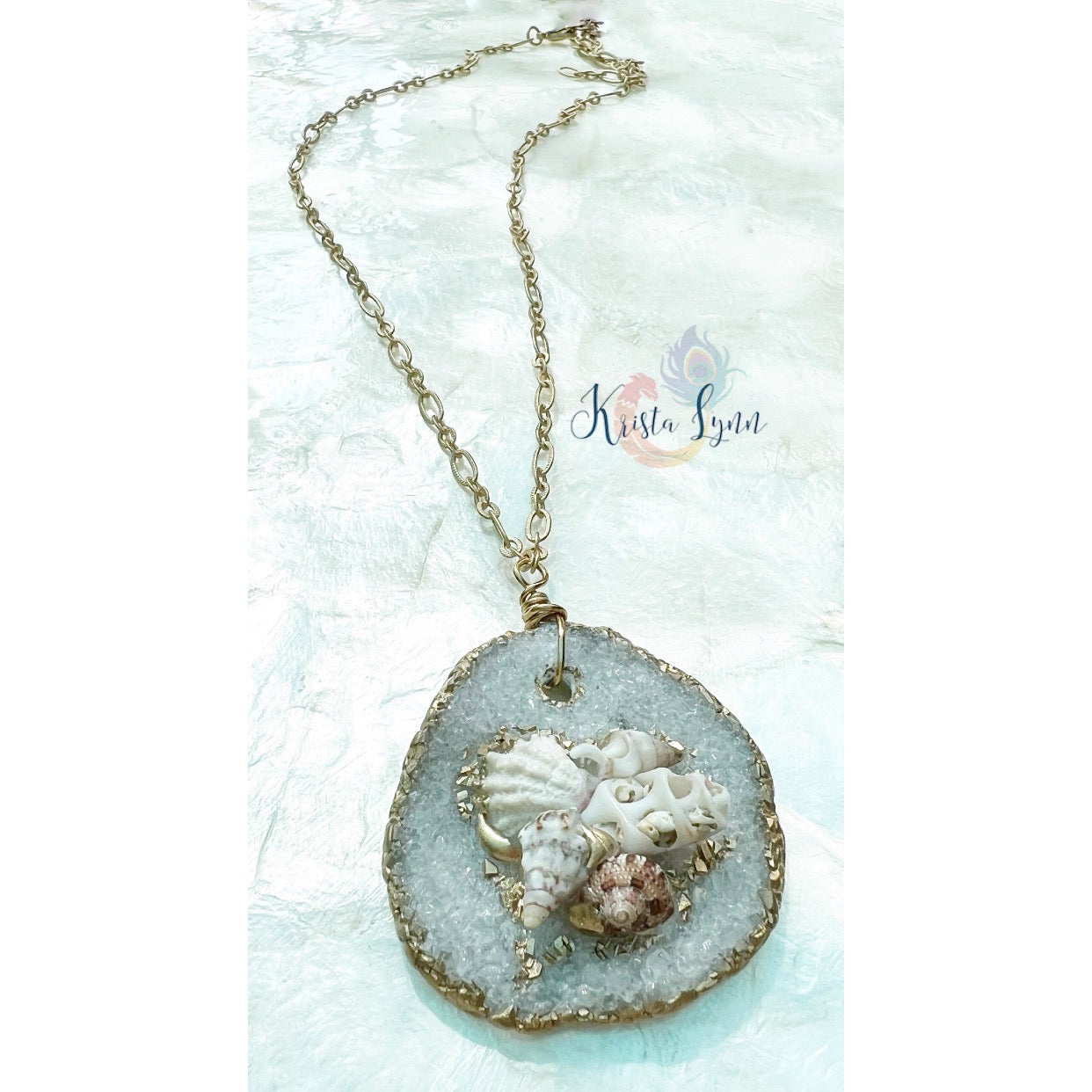 A Walk along the Beach Necklace / Shell / Crystal