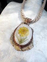 Load image into Gallery viewer, Yellow Daisy Necklace
