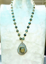 Load image into Gallery viewer, The Ray of Light Necklace / Labradorite
