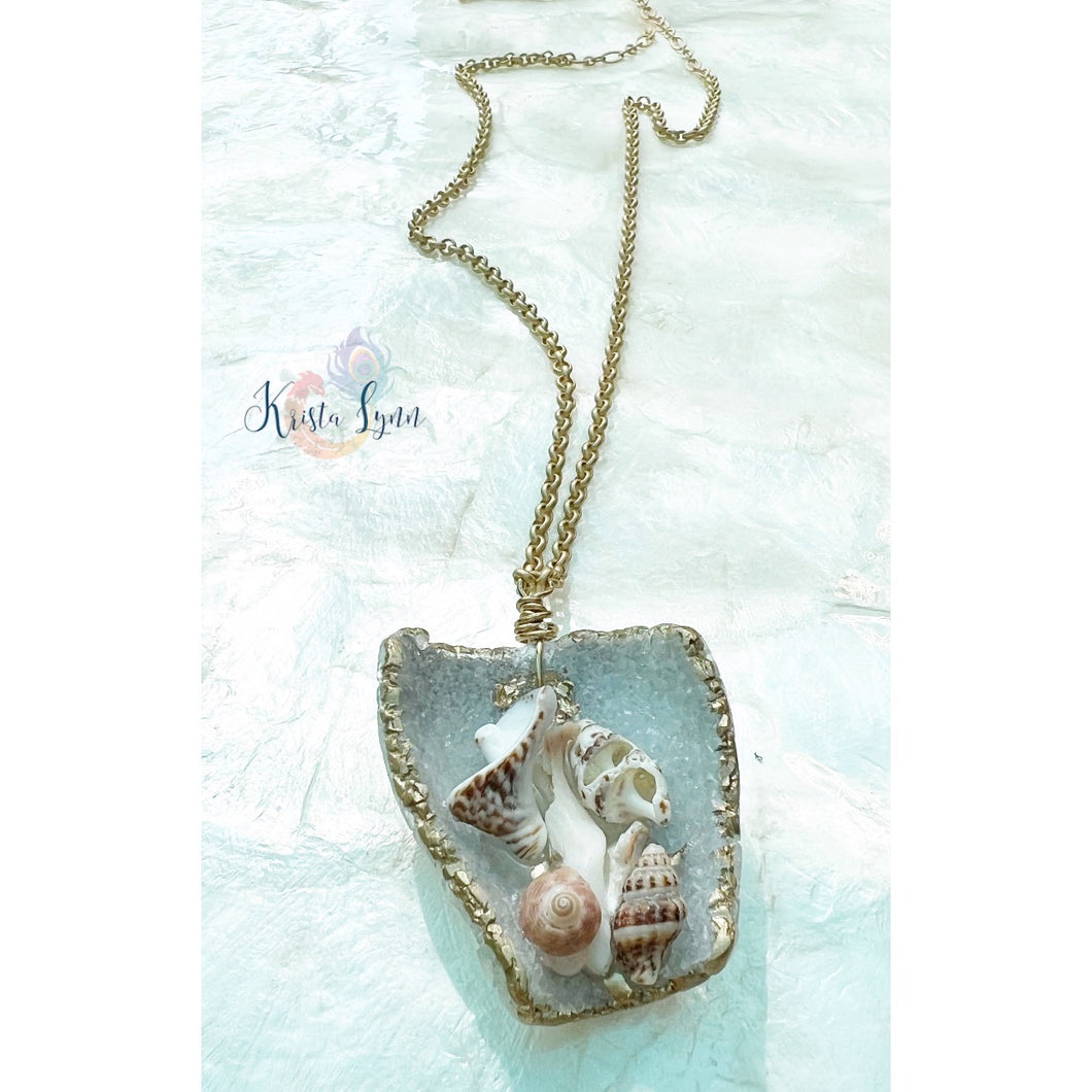 Coral Cove Necklace / Shell / Crystal