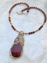Load image into Gallery viewer, The Sacred Keeping Necklace / Agate
