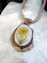 Load image into Gallery viewer, Sunbeam Daisy Necklace / Selenite
