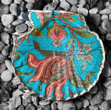 Load image into Gallery viewer, Handmade Scallop Shell Ring Dish
