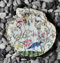 Load image into Gallery viewer, Handmade Scallop Shell Ring Dish
