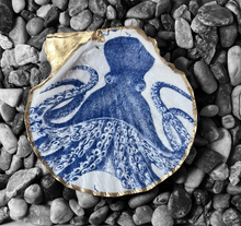 Load image into Gallery viewer, Handmade Scallop Shell Ring Dish
